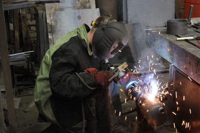 Улан-Удэнский локомотивовагоноремонтный завод сегодня загружен на сто процентов, что гарантирует стабильную работу предприятия / Улан-Удэнский ЛВРЗ