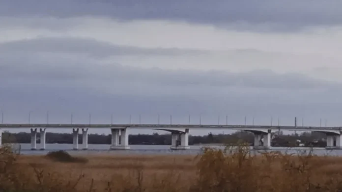 Antonovsky bridge across the Dnieper
