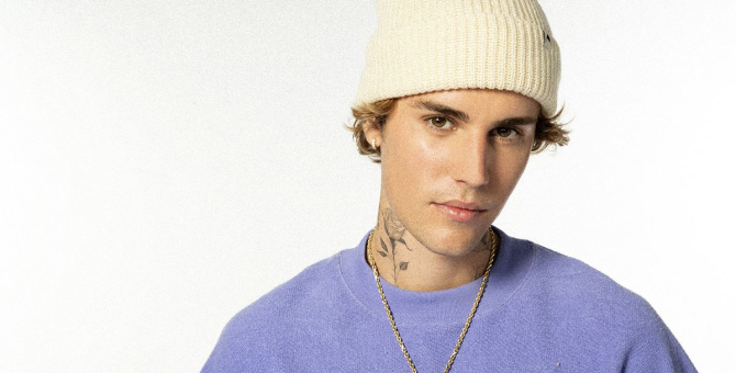 Justin Bieber accuses H&M of selling merchandise without his consent

