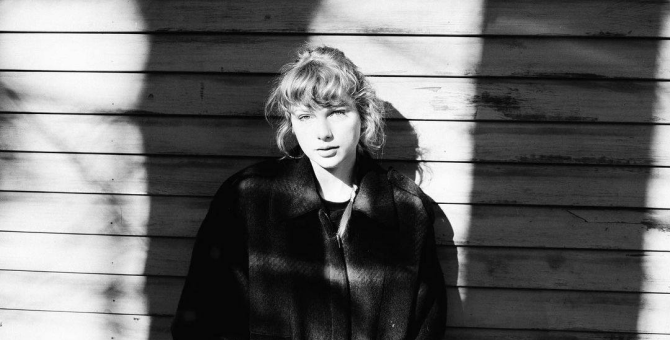 Taylor Swift's new album sets UK vinyl sales record

