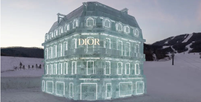 Dior created a replica of the flagship store on Avenue Montaigne out of ice

