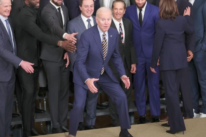 В Белом доме утверждают, что Джо Байден энергичен и здоров, но многие американцы в это не верят. / Getty Images