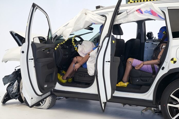 IIHS Conducted Crash Test Under New Rules: Almost All Crossovers Failed KXan 36 Daily News

