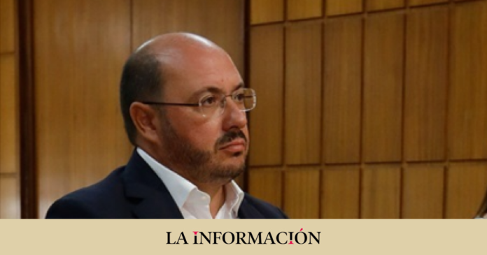 The former president of Murcia is sentenced to three years for awarding works by hand

