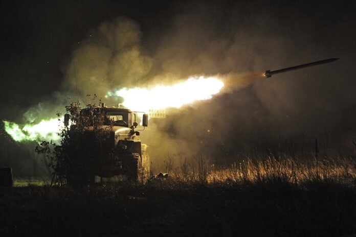 Images of incendiary rockets surfaced over the Armed Forces of Ukraine in Artemovsk KXan 36 Daily News


