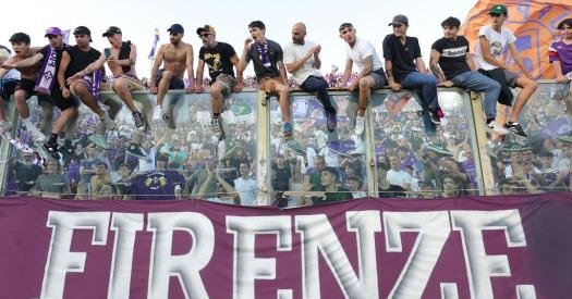 Fiorentina fans attacked West Ham fans in a bar ahead of the Conference League final

