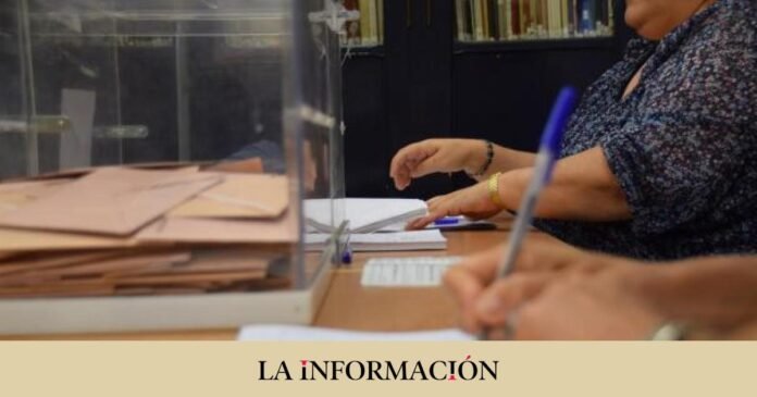 The Electoral Board exempts from being at the polling station if there are contracted vacations

