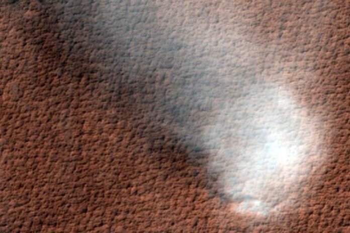 Giant dust devil spotted on Mars KXan 36 Daily News

