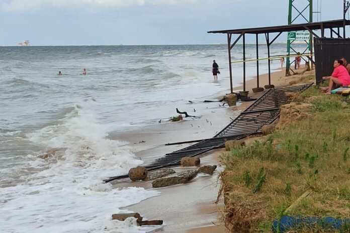 In the Kuban, strong waves destroyed the beaches on the coast of the Azov Sea KXan 36 Daily News

