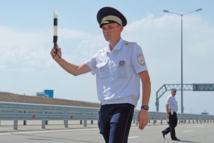 The traffic jam in front of the Crimean bridge testifies to the increased flow of people who want to relax by the sea and the quality of work of security services KXan 36 Daily News

