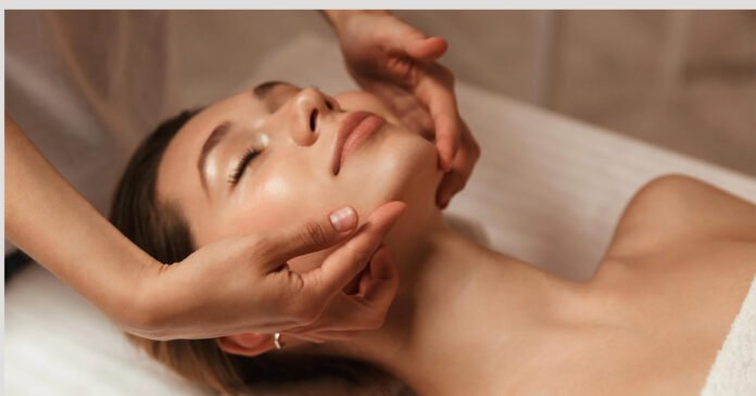  8 myths about the sculptural facial massage.  talking to a specialist


