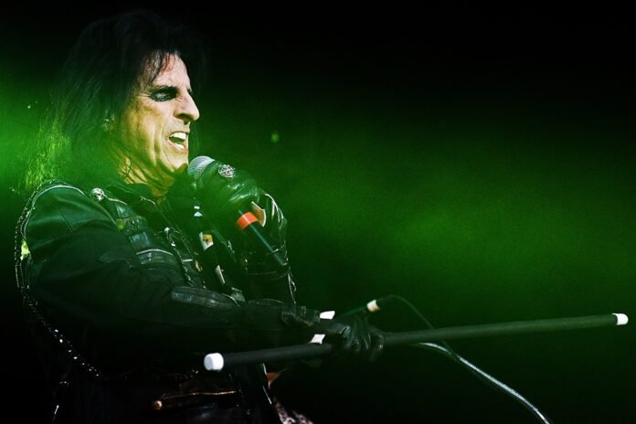 Cult singer Alice Cooper released album Road in the spirit of the '70s and kicked off the KXan 36 Daily News tour

