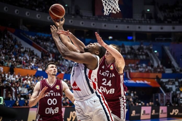 Латвийские баскетболисты нашли способ справиться со звездами французской сборной.
