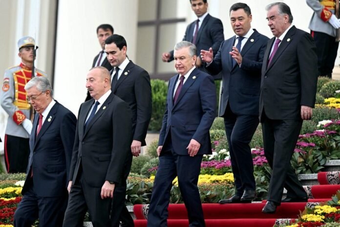 Главы стран Центральной Азии и Азербайджана на саммите  в Душанбе.