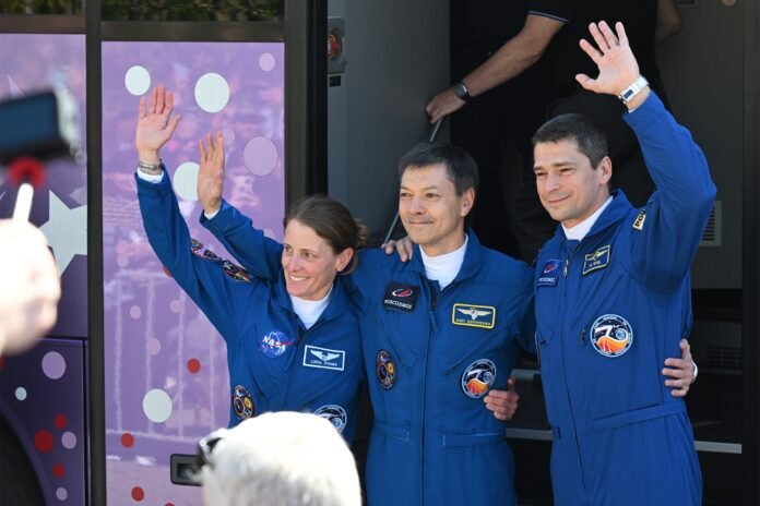 Russian cosmonauts traveled to the ISS for a year, a US astronaut - until spring - Rossiyskaya Gazeta

