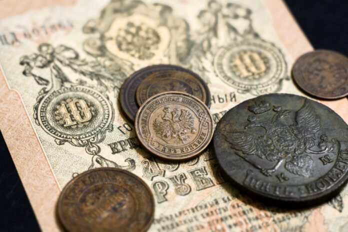 В Московском государстве XVII века использовались монеты разного веса, из-за чего при расчетах их приходилось взвешивать.