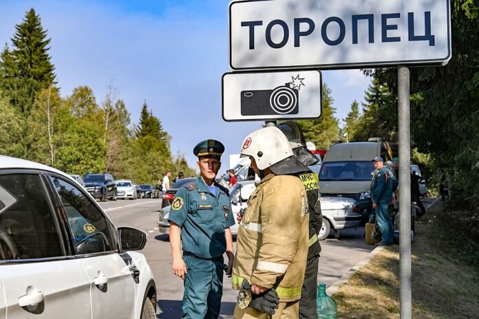 Власти объявили частичную эвакуацию из города, но чуть позднее сообщили, что люди уже могут возвращаться.