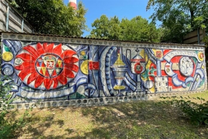 Historians ask Kuban authorities to preserve unique panels from the Chaika-Rodina factory

