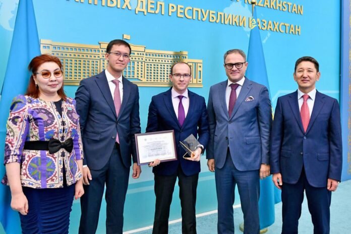 The Ministry of Foreign Affairs of Kazakhstan awarded RG columnist Alexander Gasyuk - Rossiyskaya Gazeta

