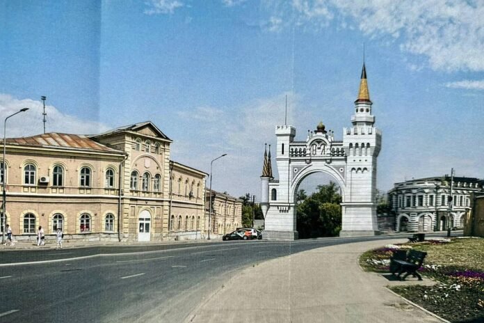 Памятник маршалу Жукову на Манежной площади. Москва. 