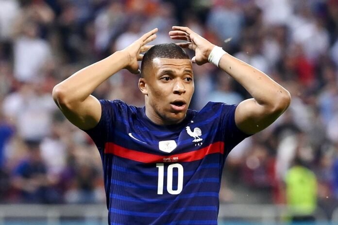 Mbappé is under suspicion. Which world soccer stars were accused of rape? - Rossiyskaya Gazeta

