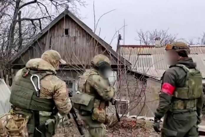 Soldiers of the Russian Armed Forces captured three gunners of the Armed Forces of Ukraine dressed as grandmothers in Ukraine - Rossiyskaya Gazeta

